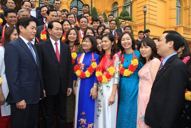 President Tran Dai Quang receives 60 party cell secretaries  - ảnh 1